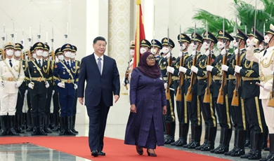 Xi holds talks with Tanzanian president