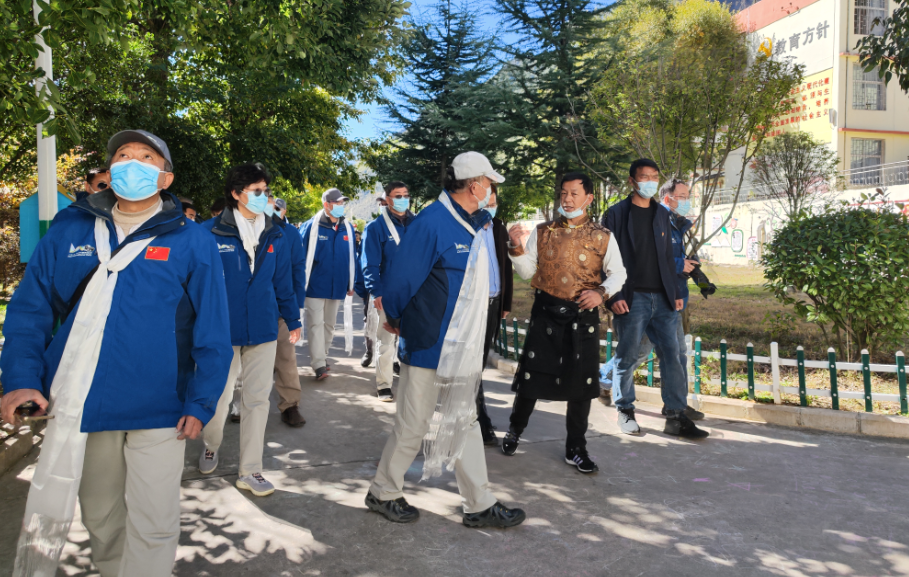 滇西赛事·联动“一带一路”|驶进校园，与爱同行