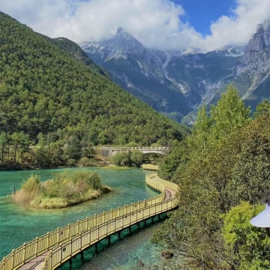 Go Deep in Lijiang: Blue Moon Valley full of colors 