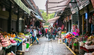 Go Deep in Lijiang: Charming Zhongyi market