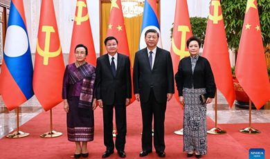 Xi holds talks with Lao president