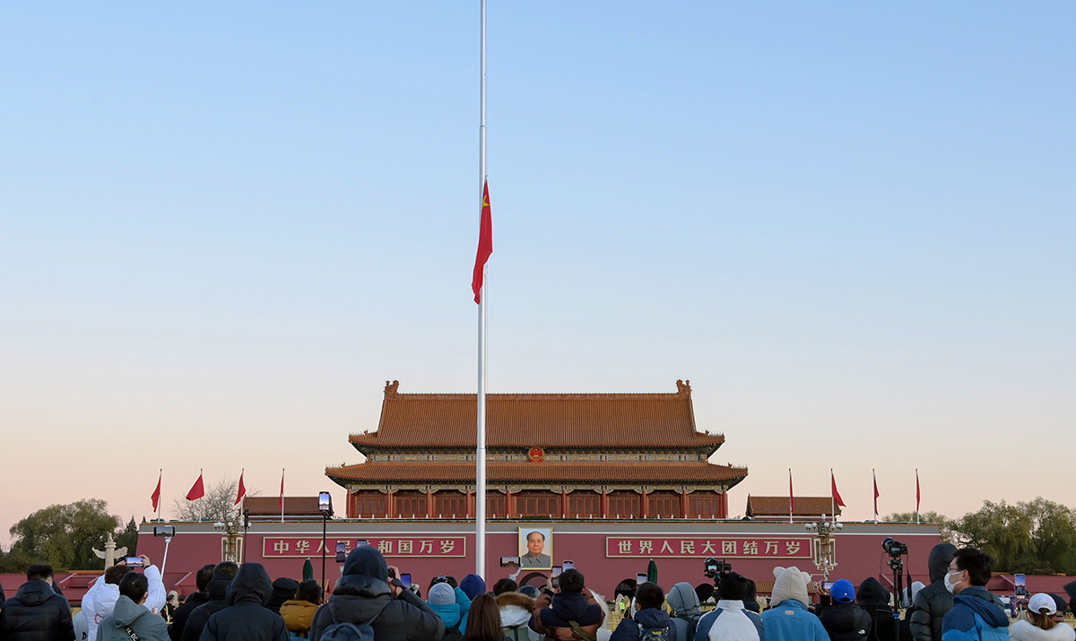 天安门下半旗悼念江泽民同志逝世