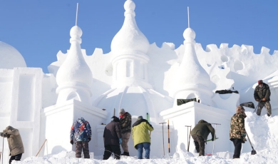 Ice-snow tourism booming in China's northernmost province