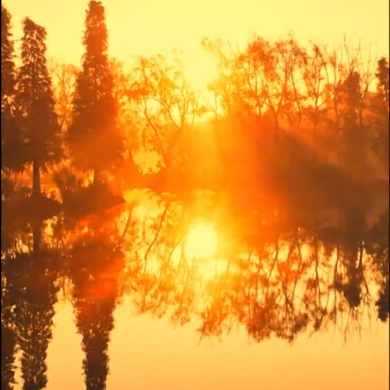 Stunning sunrise at Dianchi Lake in Yunnan