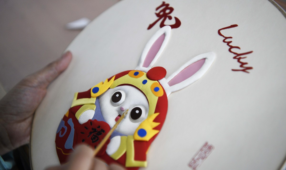 ต้อนรับเทศกาลปีใหม่ด้วย “ผ้าภาพวาดกระต่าย” มรดกภูมิปัญญาทางวัฒนธรรม 