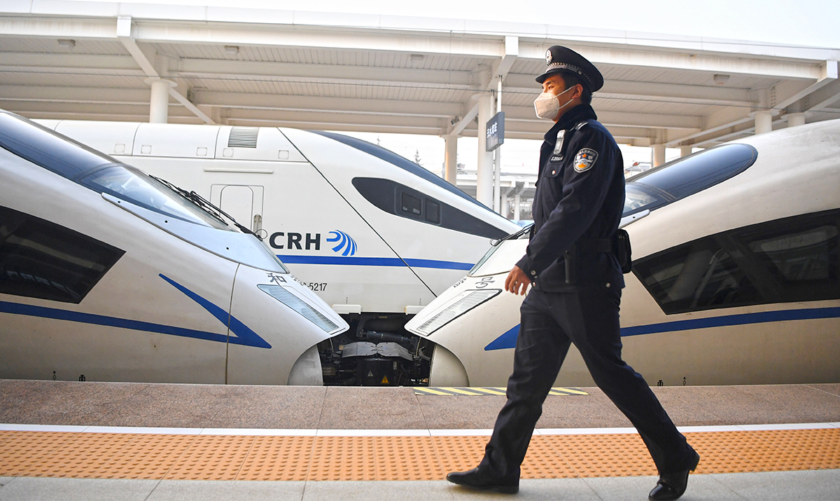 “95后”乘警的第110次值乘