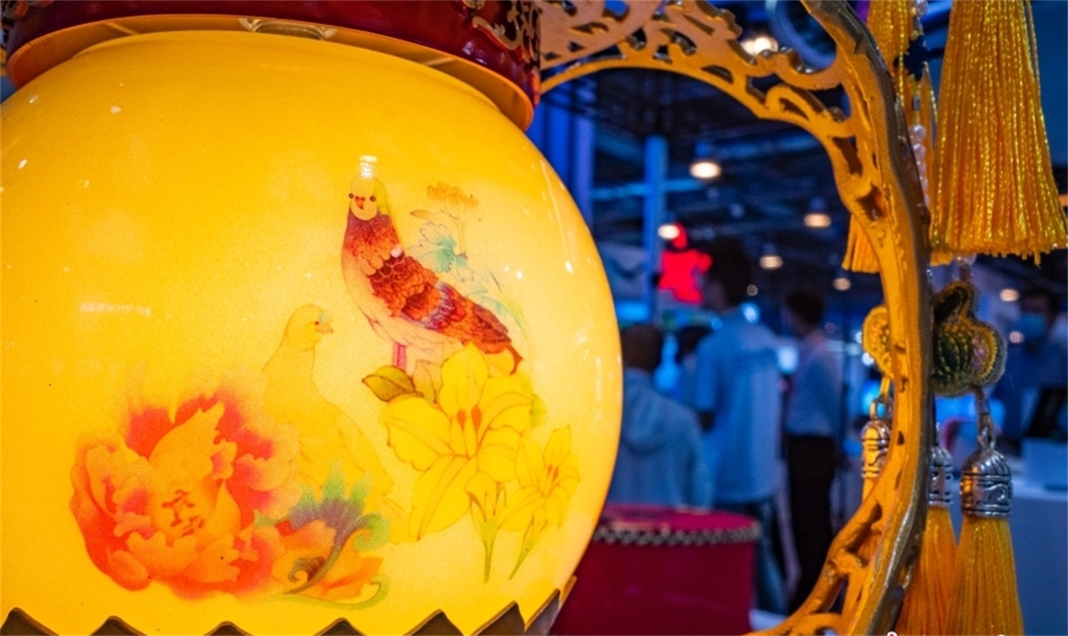ရောင်စုံမီးပုံးများတွင် တရုတ်နှစ်သစ်ကူးပွဲတော်၏ အနှစ်သာရကို ခံစားနိုင်