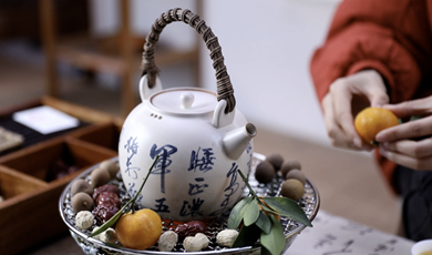 Stove-boiled tea flourishes among young Chinese