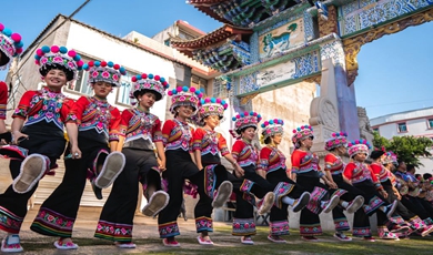 Left-footed dance — coolest gymnastics for pupils