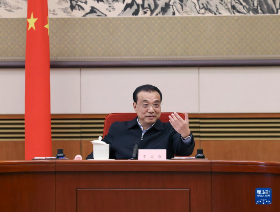 李克强主持召开各界人士、基层代表座谈会 听取对政府工作报告的意见建议