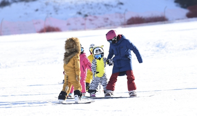 Ski and snowboard fever grips Chinese teenagers