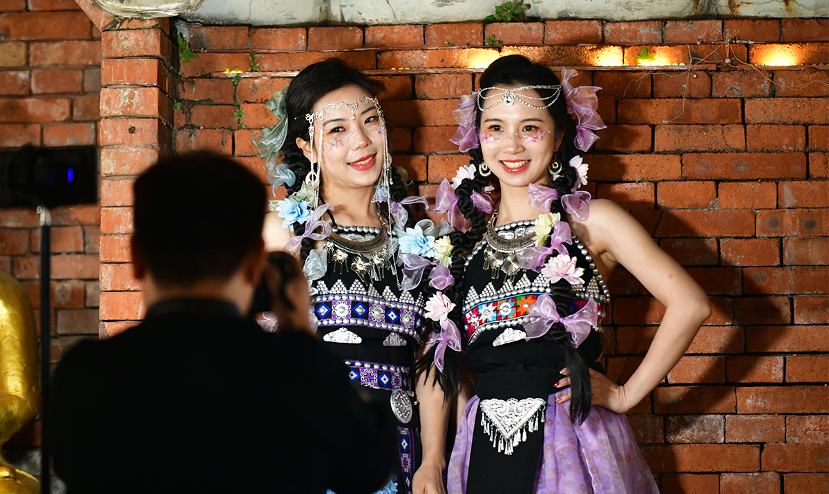 Photo tour đặc sắc thúc đẩy “kinh tế ban đêm” tại Tây Song Bản Nạp