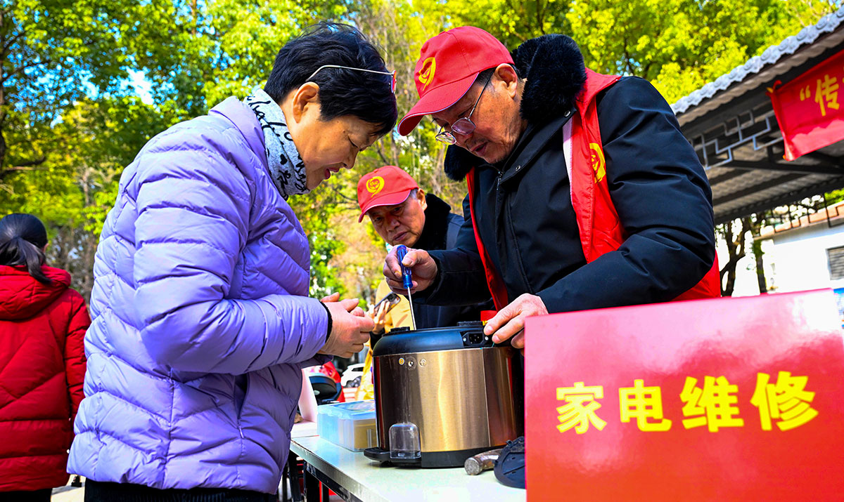 学雷锋 在行动