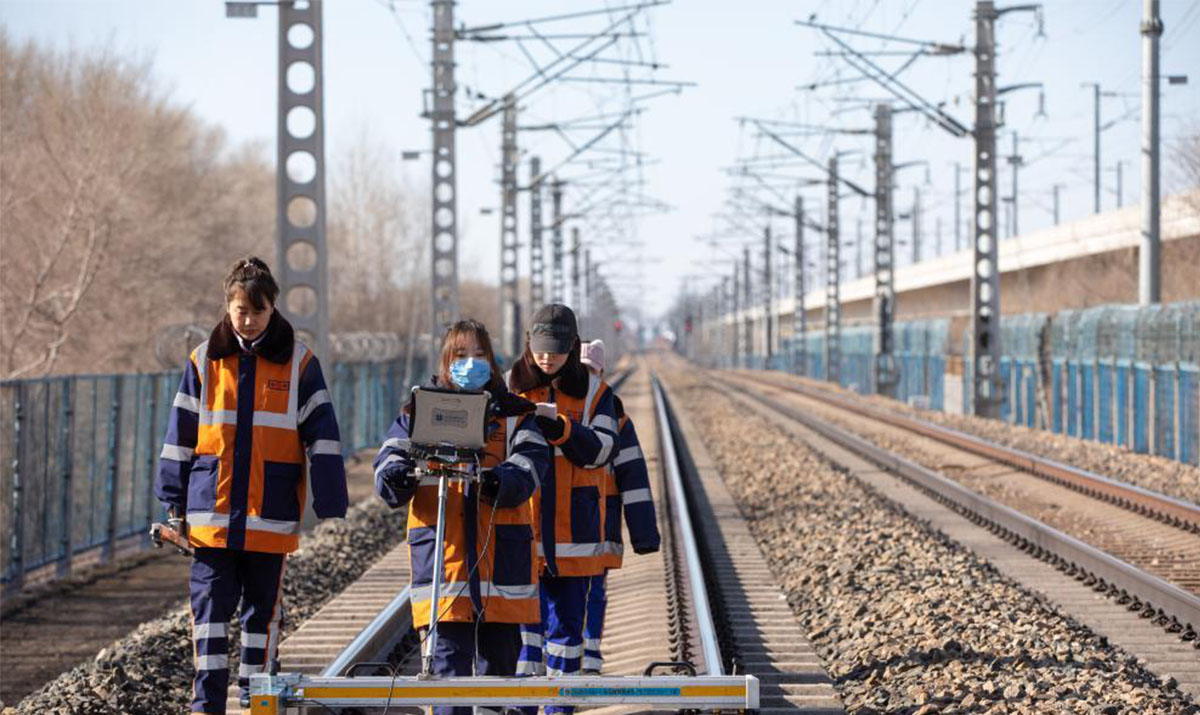 “หญิงสาวผู้กล้าหาญ” ที่คอยเฝ้าดูเส้นทางการขนส่งของรถไฟจีน-ยุโรป