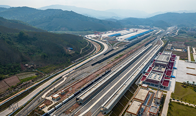 Tổng lượng vận chuyển hàng hóa quốc tế đường sắt Trung - Lào vượt 3 triệu tấn