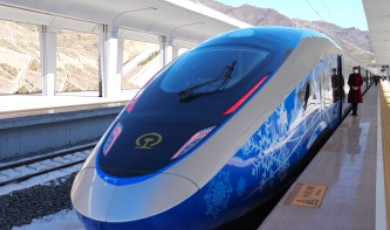 มุมมองของนักข่าวต่างประเทศต่อการประชุมสองสภา丨การพัฒนาการคมนาคมขนส่งของจีนด้วย “รถไฟสีเขียว” และรถไฟ “ฟู่ซิง” มีนัยสําคัญระดับโลก
