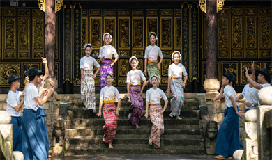 Special Yunnan Lifestyle | တရုတ်-မြန်မာနယ်စပ်မှ တိုင်းရင်းသားအဆိုအကအဖွဲ့နှင့်အတူ တိုင်တိုင်းရင်းသားအက ကပြဖျော်ဖြေကြစို့