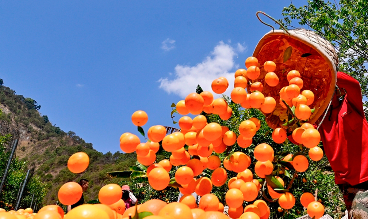 “ทะเลสีส้ม” ในอำเภอหนานเจี้ยน มณฑลยูนนาน