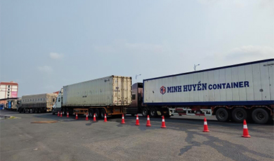 Cửa khẩu Đông Hưng Quảng Tây Trung Quốc bận rộn – Thương mại biên giới có đà hồi phục mạnh mẽ
