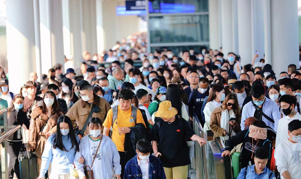 加大运力投放服务旅客出行