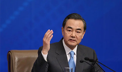 တရုတ်ကွန်မြူနစ်ပါတီ ဗဟိုကော်မတီ နိုင်ငံရေးဗျူရိုအဖွဲ့ဝင်၊ ဗဟို နိုင်ငံခြားရေးရာကော်မရှင်ရုံး အကြီးအကဲ ဝမ်ရိနှင့် ဗြိတိန် ဝန်ကြီးချုပ်၏ အမျိုးသားလုံခြုံရေးအကြံပေးTim Barrowတို့ ဖုန်းဖြင့် ဆက်သွယ်ဆွေးနွေး