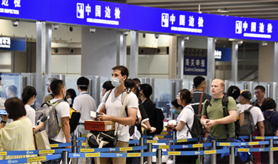 Lượng hành khách xuất nhập cảnh qua cửa khẩu Bắc Kinh trong tháng 5 đạt 650.000 lượt người