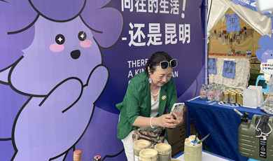 Kunming's jacaranda festival brings new chances to 160 local shops