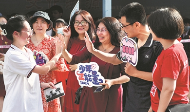 Wishes, support pour in as gaokao starts nationwide