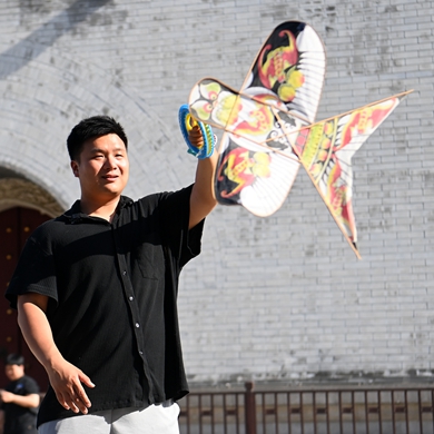 Chinese craftsmen strive to revive century-old kite-making art