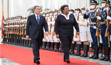 Chinese premier holds talks with Barbados PM