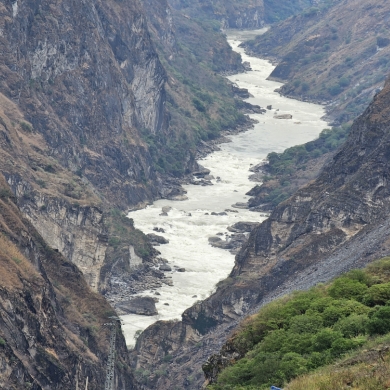 Go Deep in Lijiang: Adventure of hiking in Tiger Leaping Gorge
