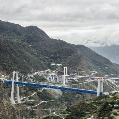 Go Deep in Lijiang: Spanning divides in Tiger Leaping Gorge