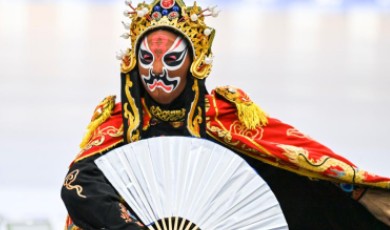 สุดเจ๋ง! โชว์เปลี่ยนหน้ากากในงานกีฬามหาวิทยาลัยโลกเฉิงตู