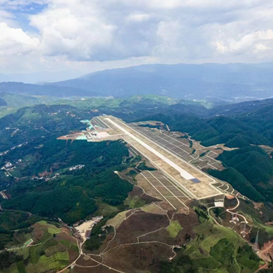 Zhonghe airport put into use, a breakthrough for Lincang 