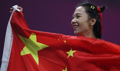Sprint stars shine on golden night for China