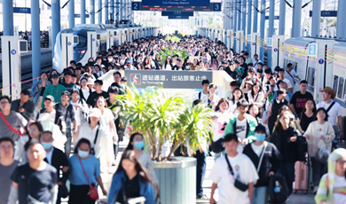 Over 5.23 million rail, air trips made in Yunnan during holiday 