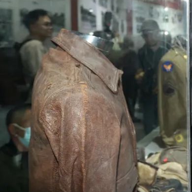 Trace of Flying Tigers 2：Flight jacket with bullet holes