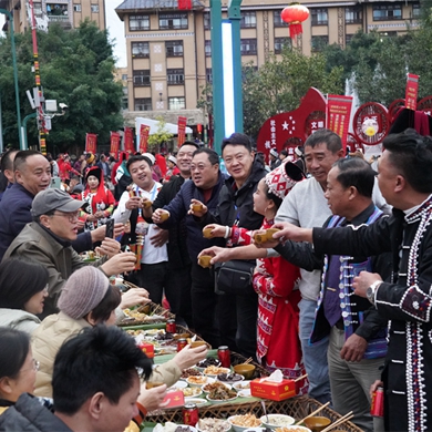 4,065 tables of dishes lined up for Hani new year 