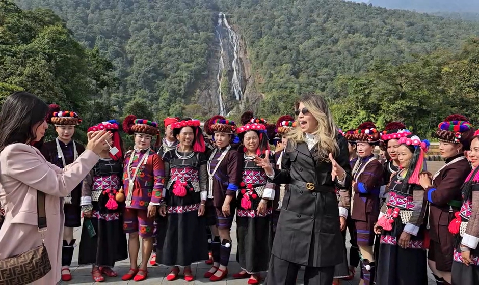 Journalists to Jinping: Dancing happily with villagers
