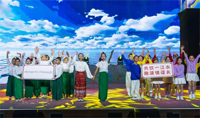 တရုတ်-မြန်မာ နယ်စပ်ဒေသ နိုင်ငံဖြတ်ကျော် နှစ်သစ်ကူးညပျော်ပွဲရွှင်ပွဲ လုံချွမ်းခရိုင်တွင် ကျင်းပခဲ့