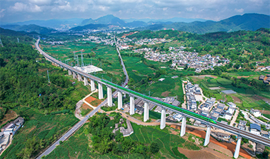 Năm 2024, Vân Nam phát triển thế nào | Tuyến đường sắt Trung Quốc-Lào vận chuyển hơn 25 triệu hành khách và vận chuyển hơn 30 triệu tấn hàng hóa