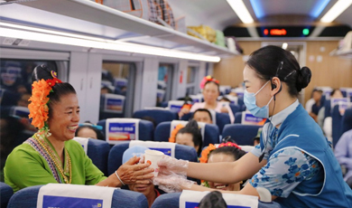 ၂၀၂၄ ခုနှစ်တွင် ယူနန်က မည်သို့သောပုံစံဖြစ်လာမည်နည်း။  ။ တရုတ်-လာအို ရထားလမ်းသည် ခရီးသည် ၂၅ သန်းကျော်နှင့် ကုန်စည်တန်ချိန် သန်း ၃၀ ကျော် သယ်ယူပို့ဆောင်ခဲ့