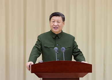 习近平春节前夕视察慰问驻天津部队<br>向全体人民解放军指战员武警部队官兵军队文职人员民兵预备役人员致以新春祝福