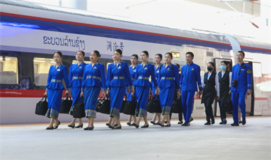 တရုတ်နွေဦးပွဲတော် အားလပ်ရက်အတွင်း တရုတ်-လာအို ရထားလမ်းကြောင်းသည် လာအိုနိုင်ငံသို့ နိုင်ငံဖြတ်ကျော်ခရီးသွားလုပ်ငန်း ရေပန်းစားခဲ့