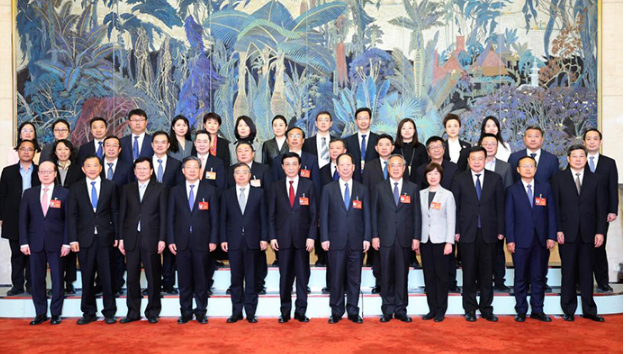 2024全国两会| 王沪宁看望参加全国政协十四届二次会议宣传报道的新闻工作者代表