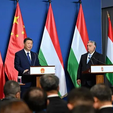 Chủ tịch Trung Quốc Tập Cận Bình và Thủ tướng Hungary Orban Viktor tổ chức họp báo chung