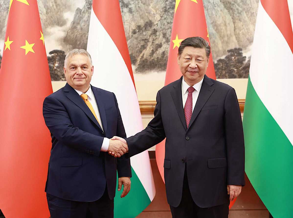 Xi advocates early cease-fire during meeting with Orban in Beijing