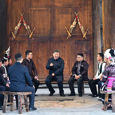 Tổng Bí thư Trung Quốc Tập Cận Bình thị sát và nghiên cứu điều tra Châu tự trị dân tộc Miêu và Động Kiềm Đông Nam, tỉnh Quý Châu
