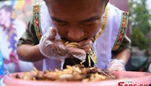 Man eats 1.2 kg of insects to win 24K gold bar in Lijiang