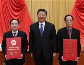 2 scientists win China's top science award